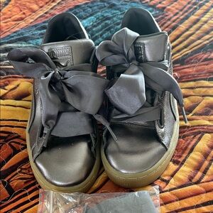 Puma Metallic gray Sneakers with Ribbon Laces